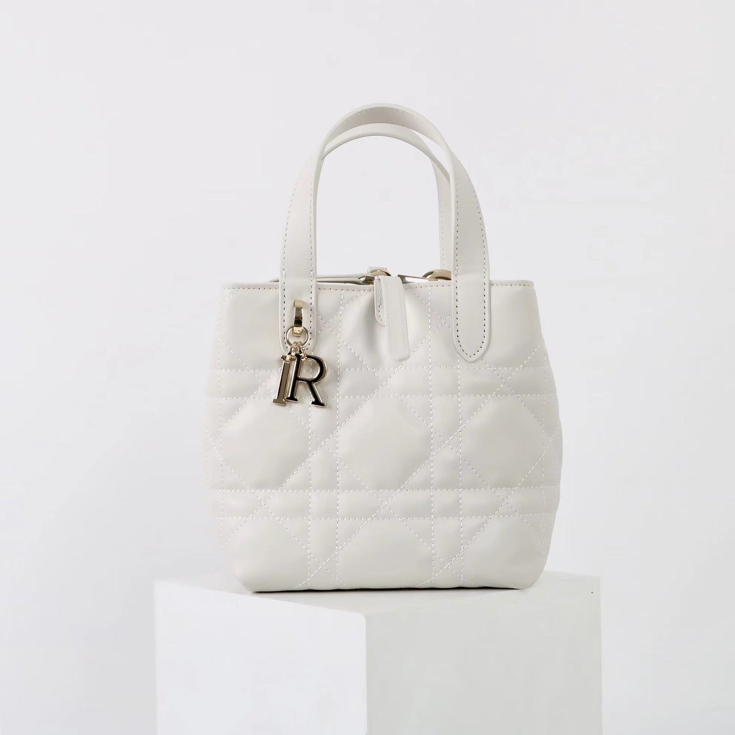 New women’s classic cowhide handbag