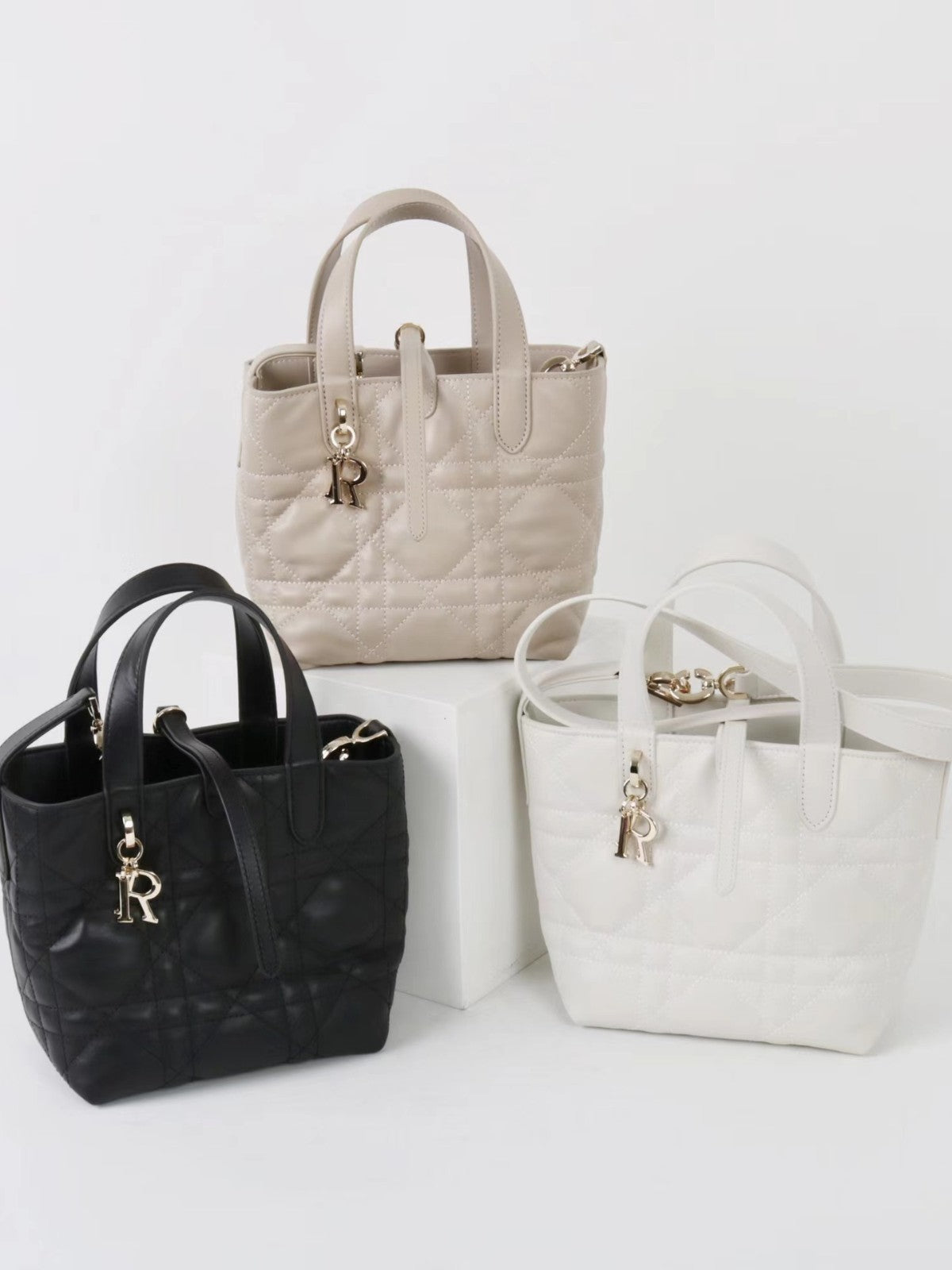 New women’s classic cowhide handbag