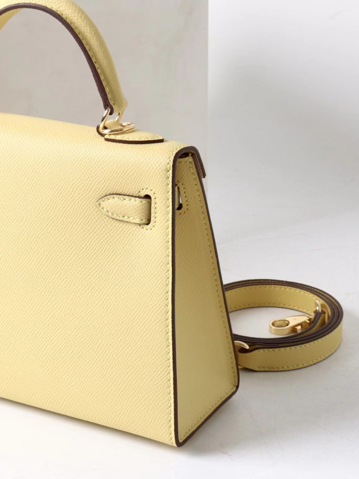 New Women’s Kelly Bag