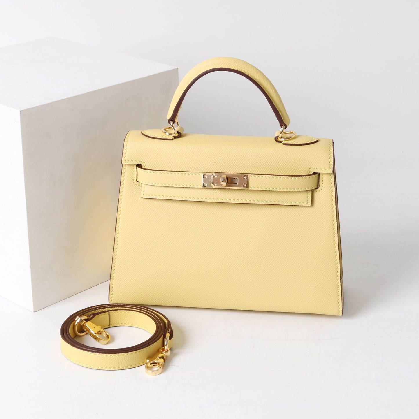 New Women’s Kelly Bag
