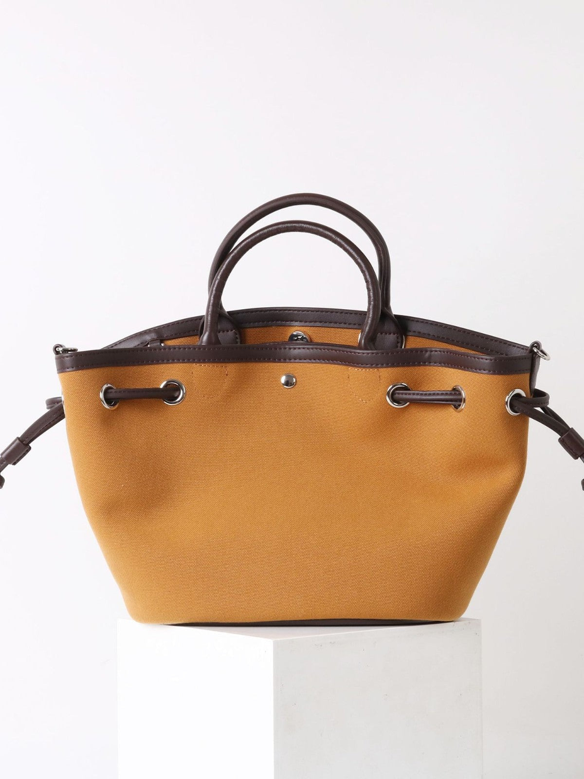 Women’s best-selling lightweight handbag