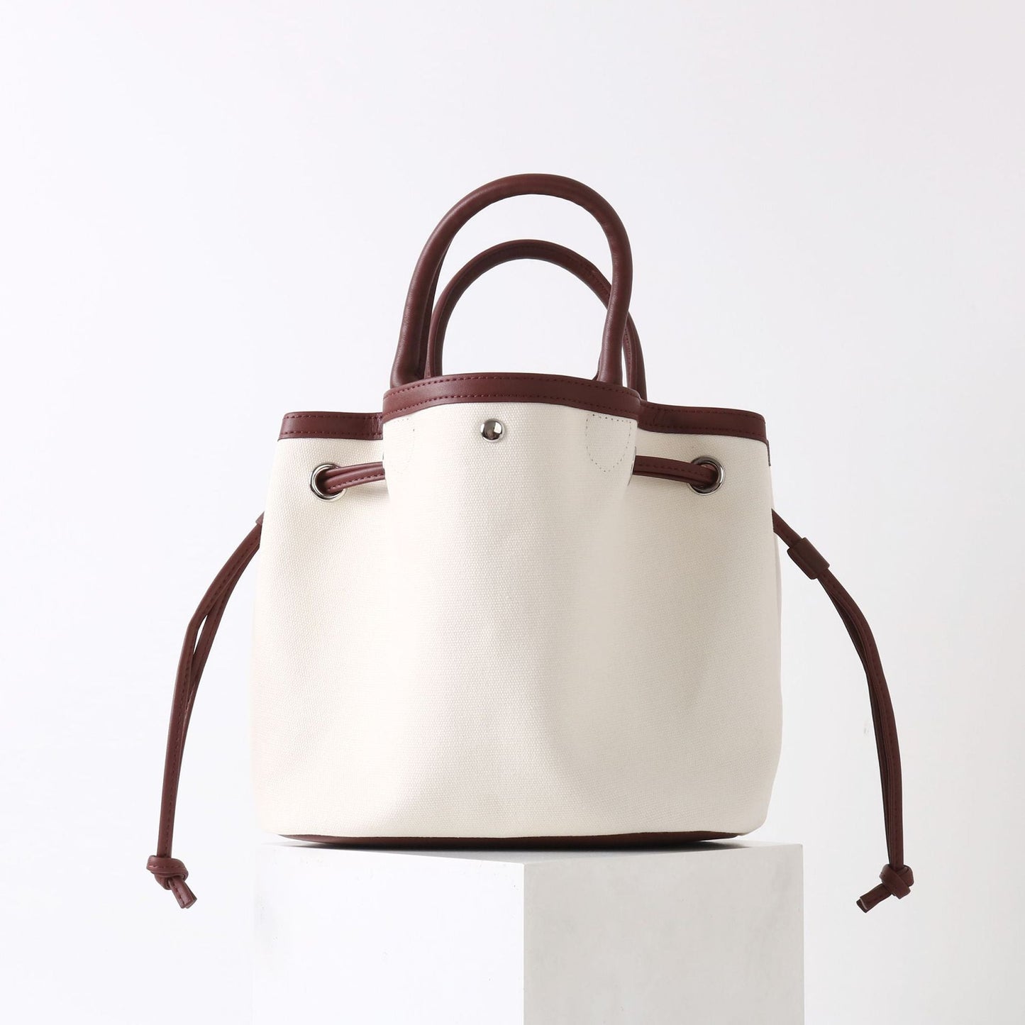 Women’s best-selling lightweight handbag