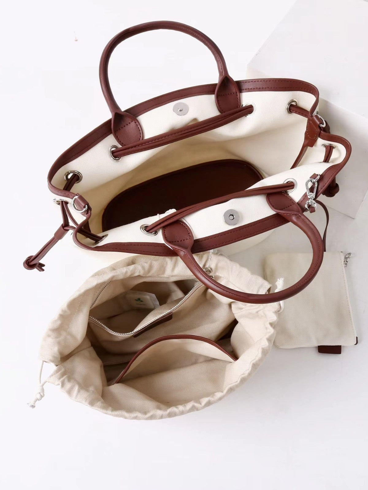 Women’s best-selling lightweight handbag