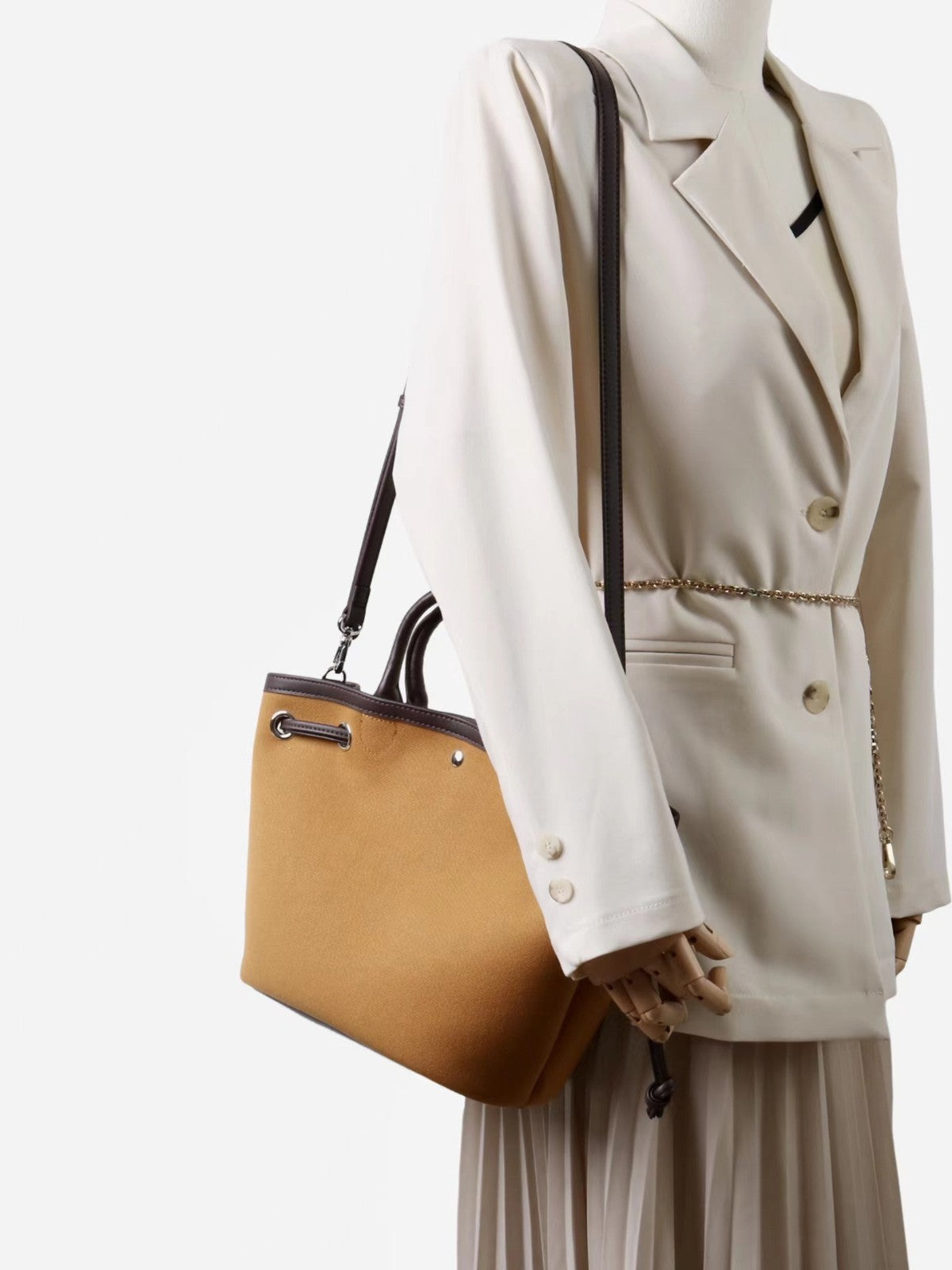 Women’s best-selling lightweight handbag