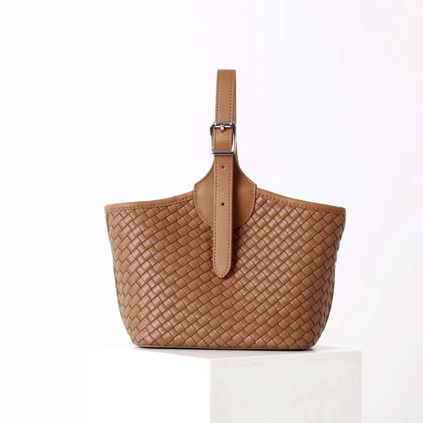 Women’s braided basket bag
