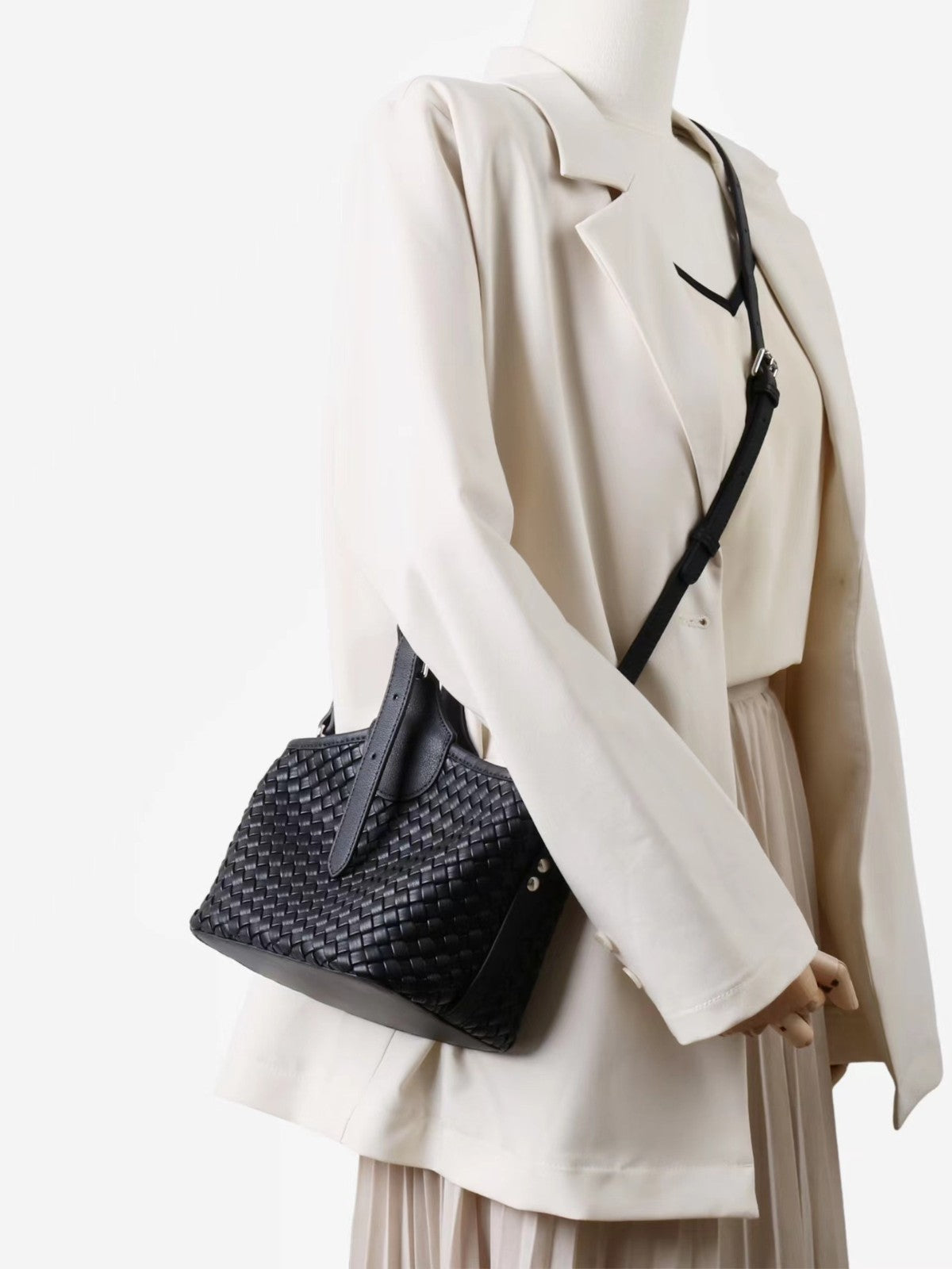 Women’s braided basket bag
