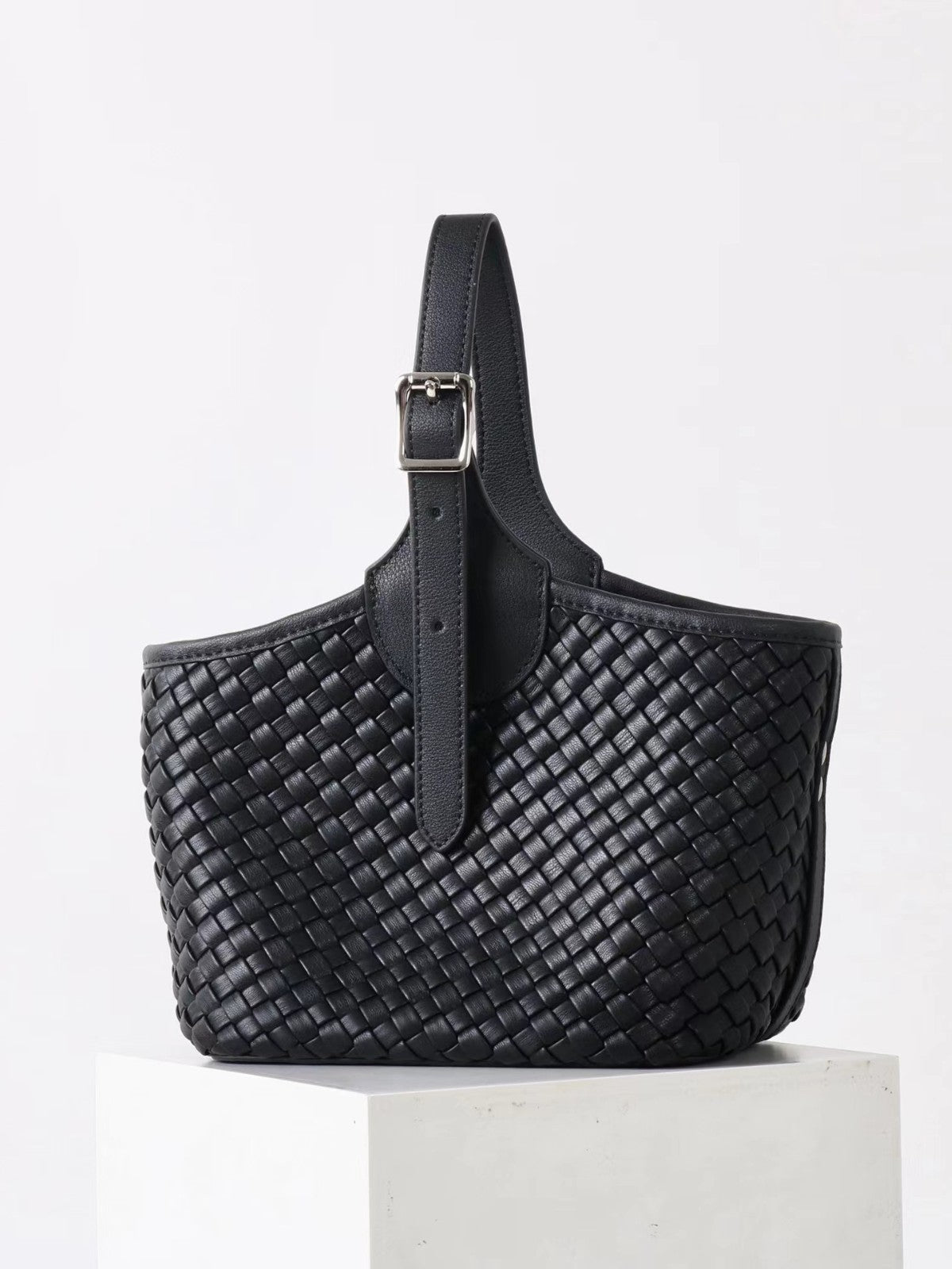 Women’s braided basket bag