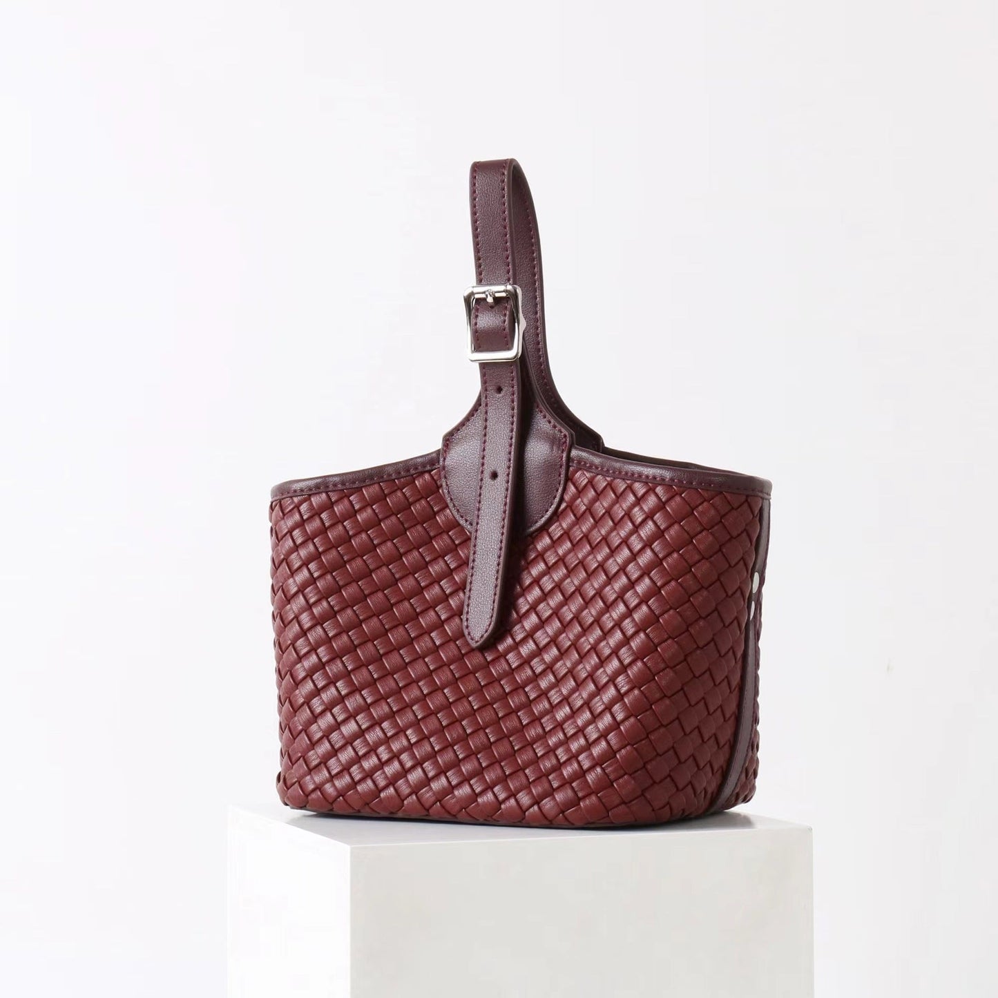 Women’s braided basket bag
