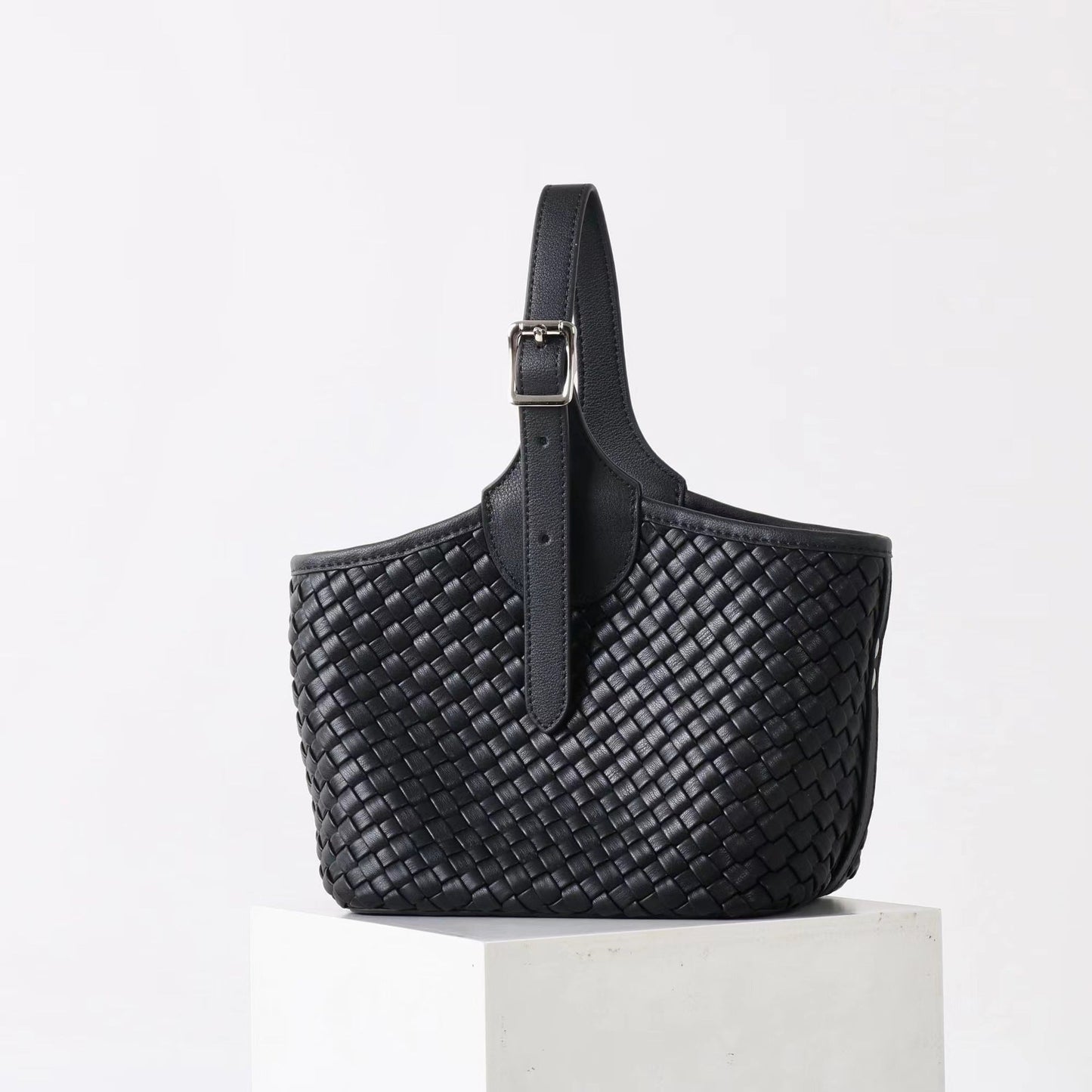 Women’s braided basket bag