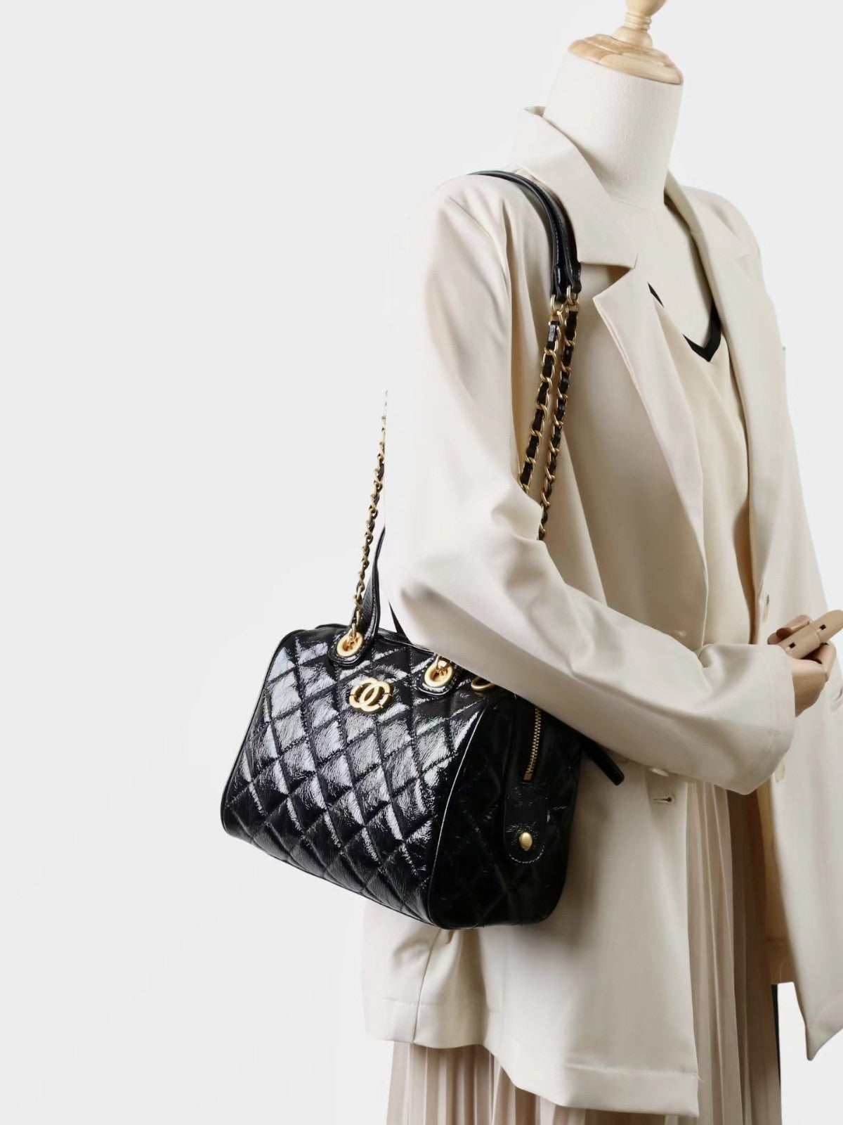 Women’s classic bowling sheepskin bag
