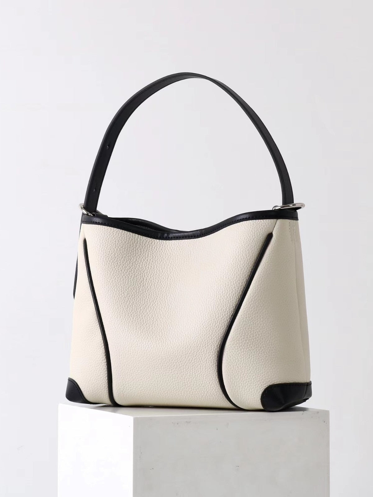 Women’s Classic Bucket Bag