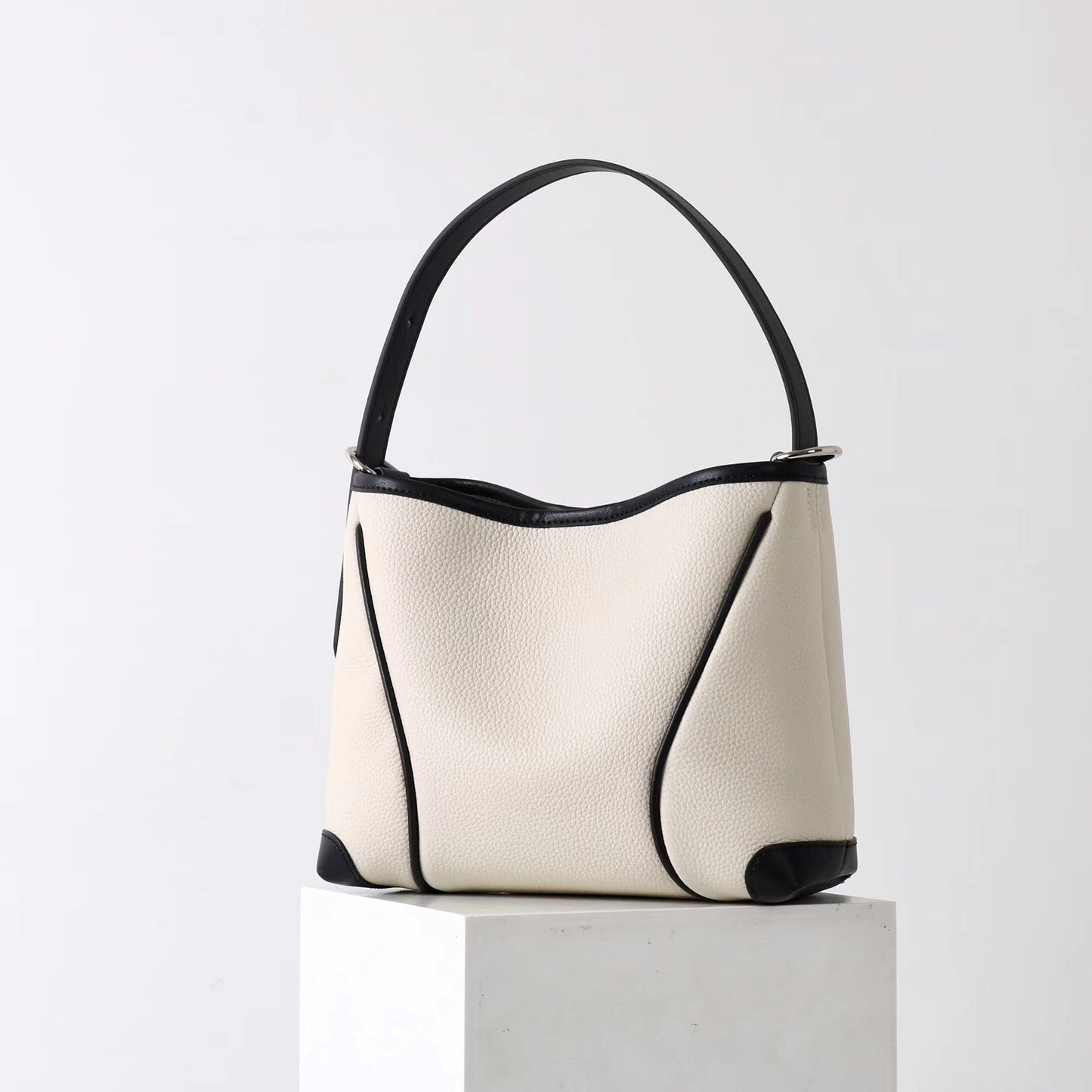 Women’s Classic Bucket Bag