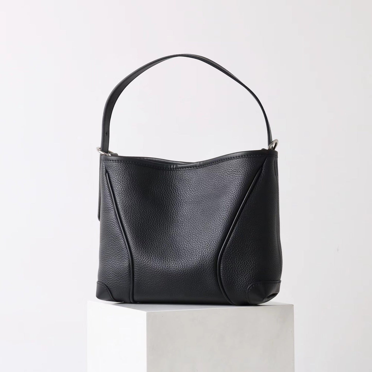 Women’s Classic Bucket Bag