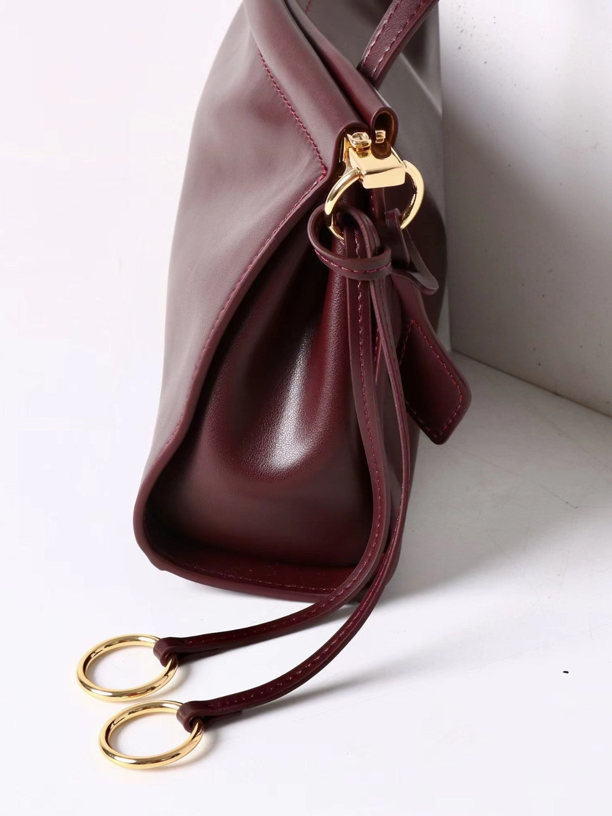 Women’s classic shoulder bag