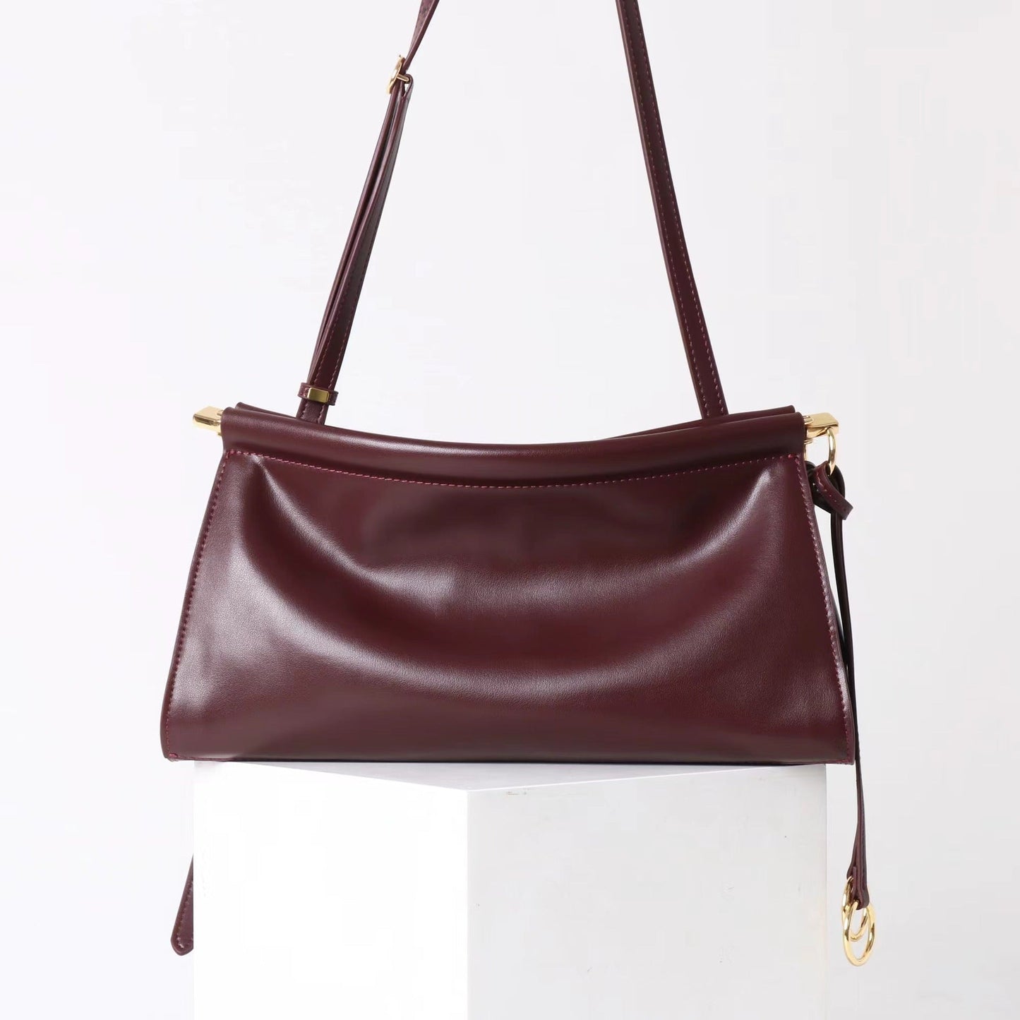 Women’s classic shoulder bag