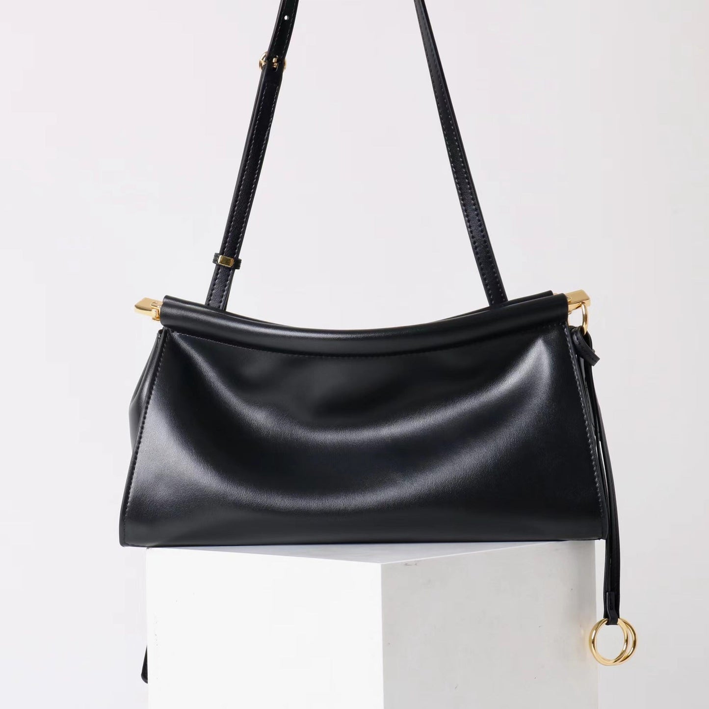 Women’s classic shoulder bag