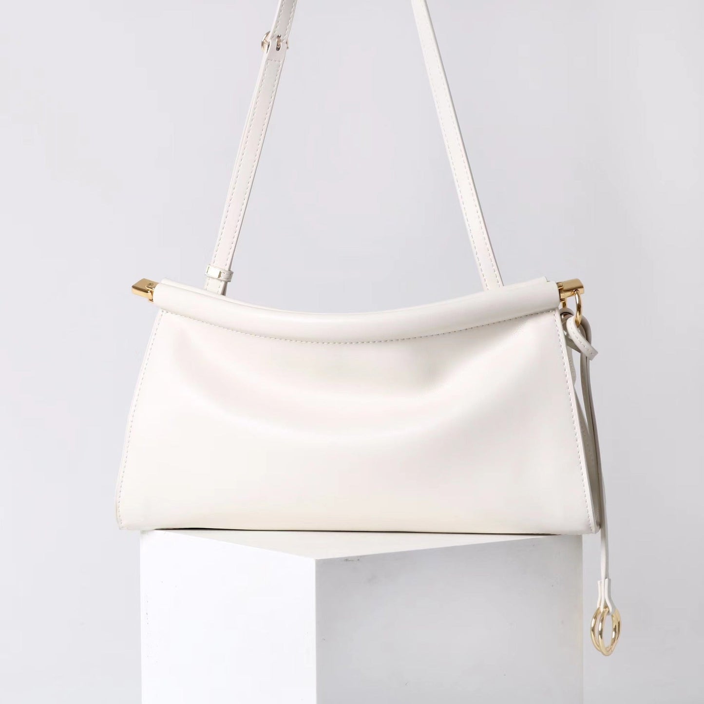 Women’s classic shoulder bag