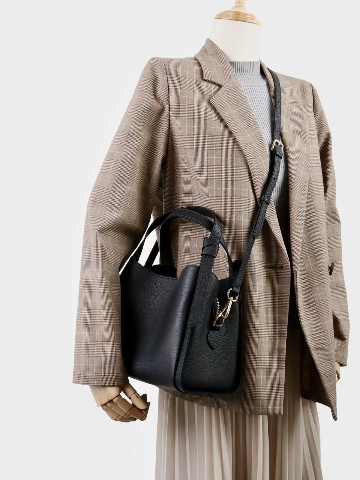 Women’s first-layer handbag