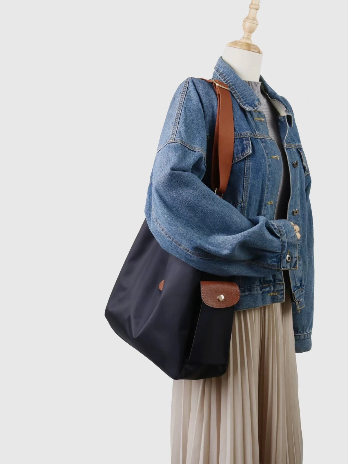 Women’s large volume crossbody bag