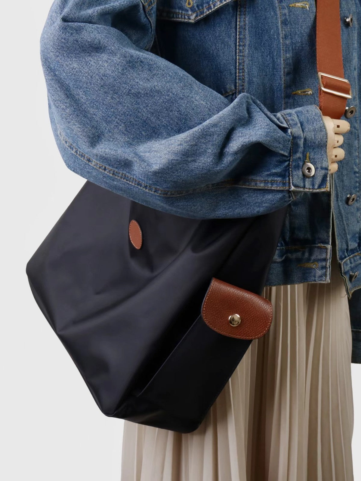 Women’s large volume crossbody bag