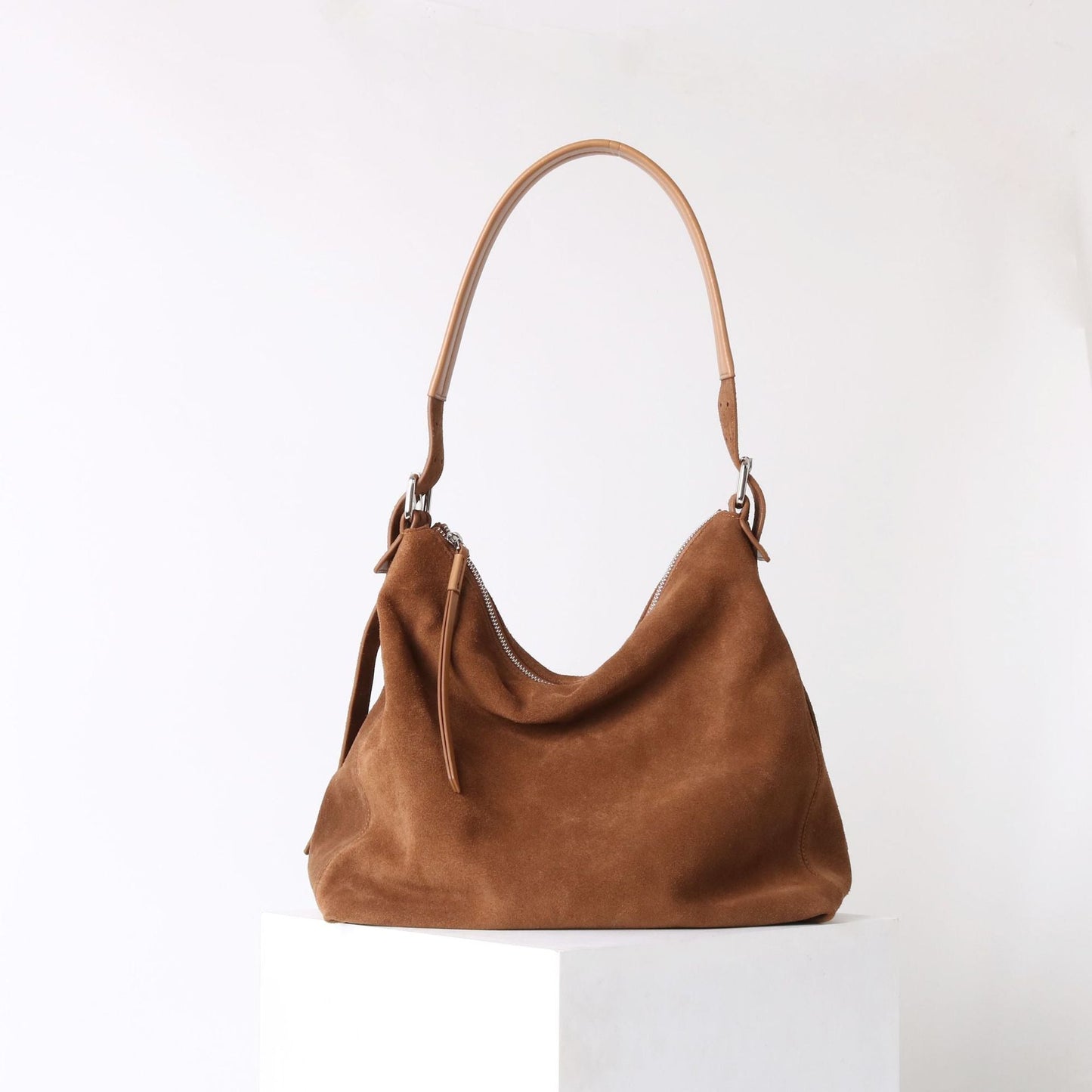 Women’s matte water bucket bag