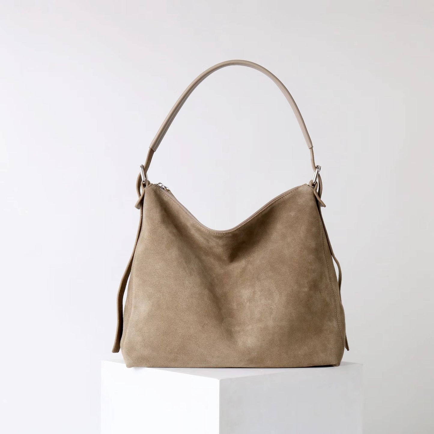 Women’s matte water bucket bag