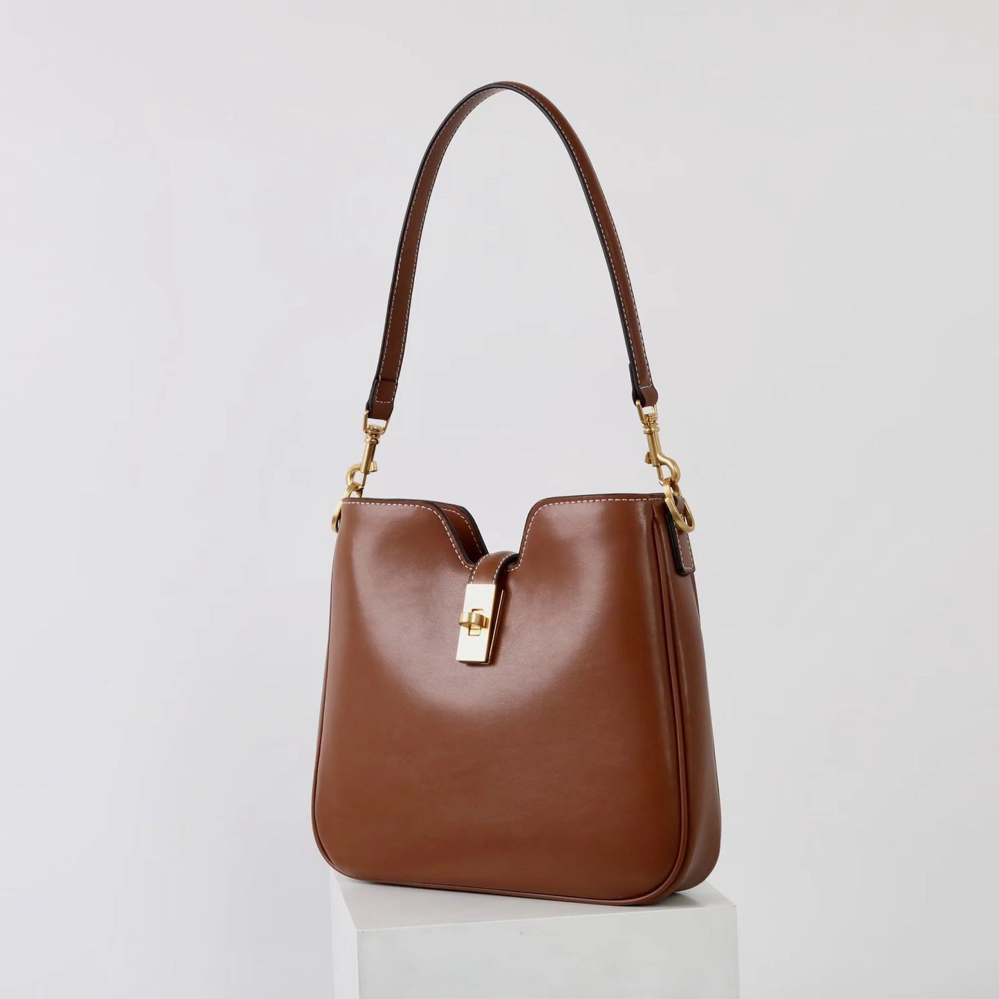 Women’s new clasp handbag