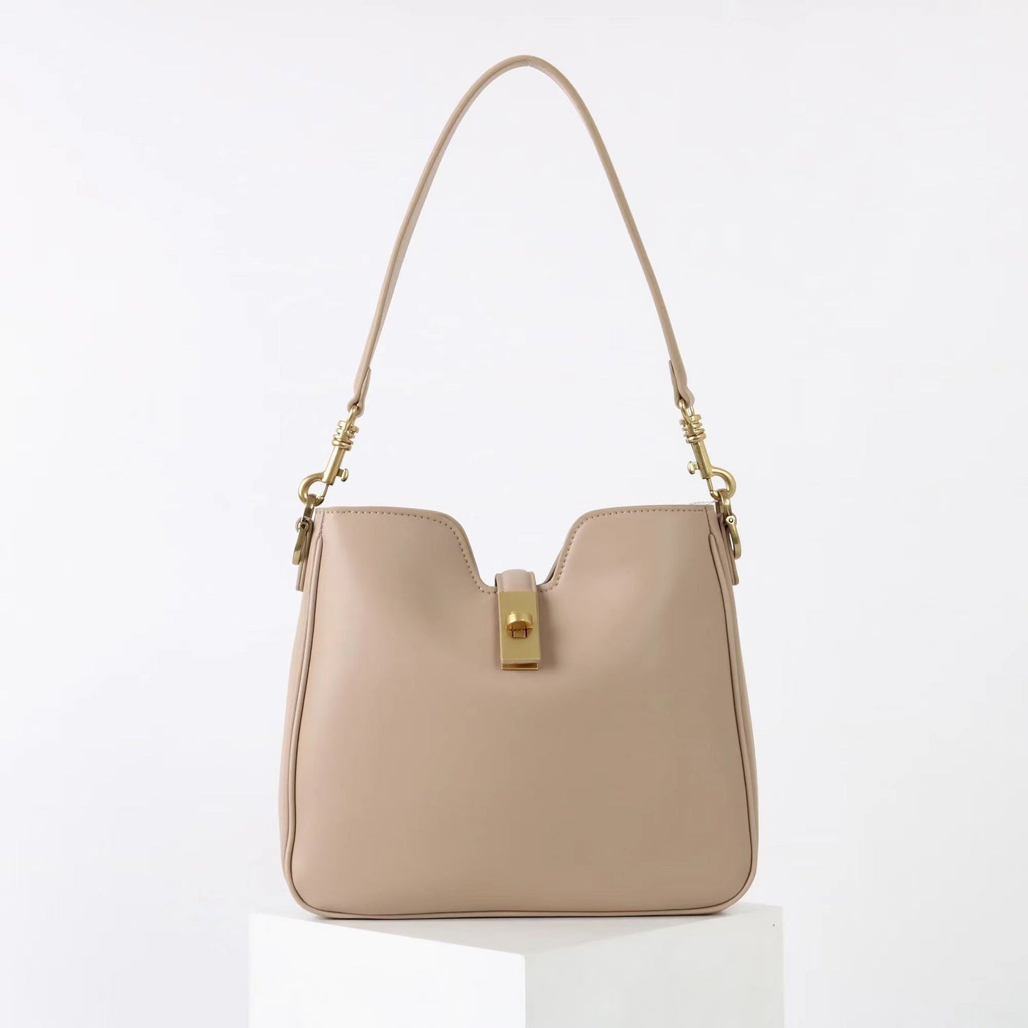 Women’s new clasp handbag