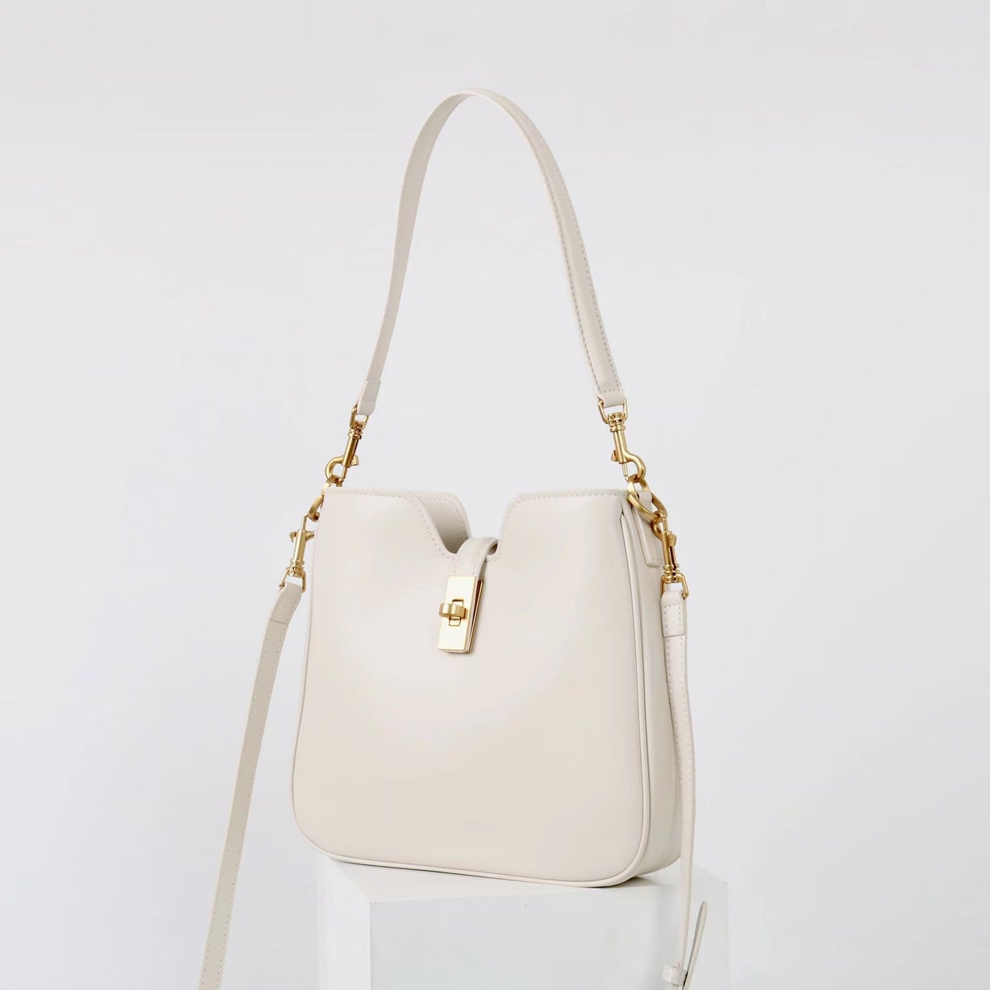 Women’s new clasp handbag