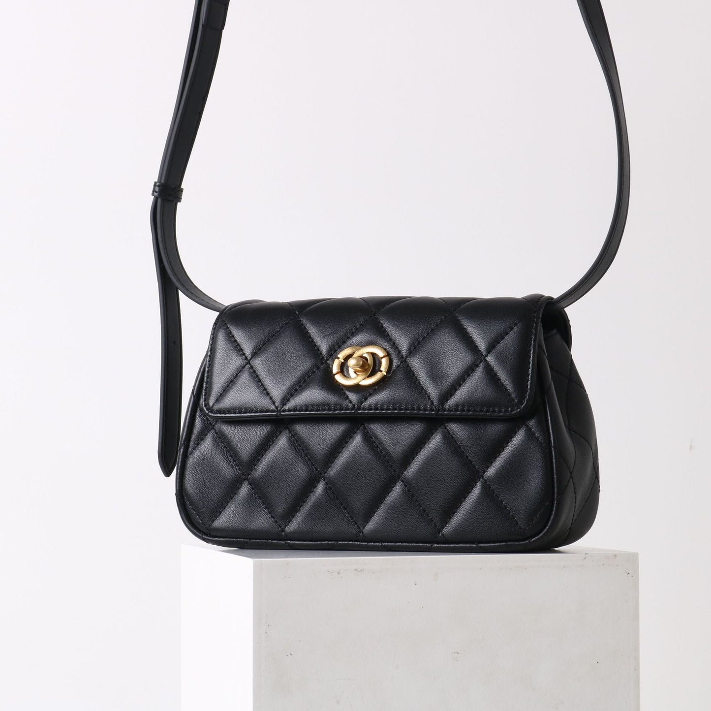 Women’s new sheepskin one-shoulder crossbody bag
