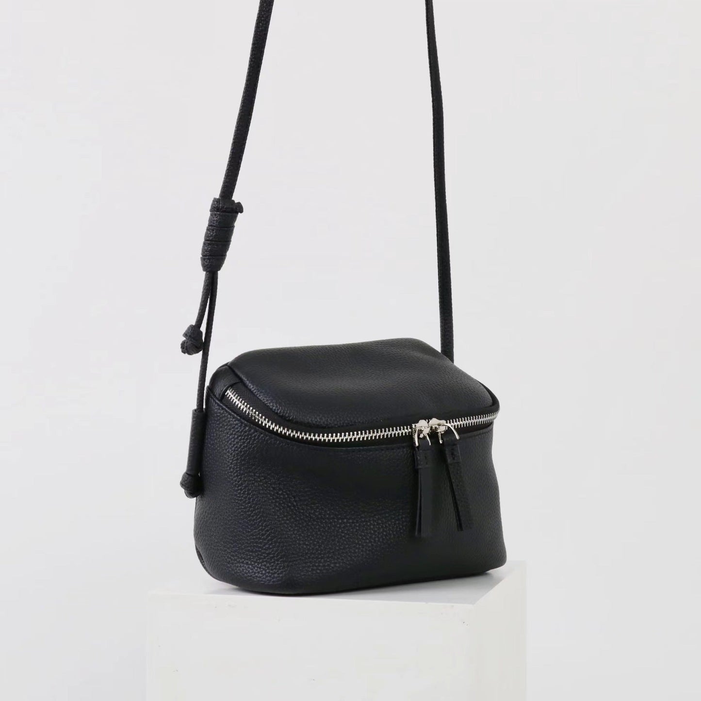 Women’s top crossbody bag