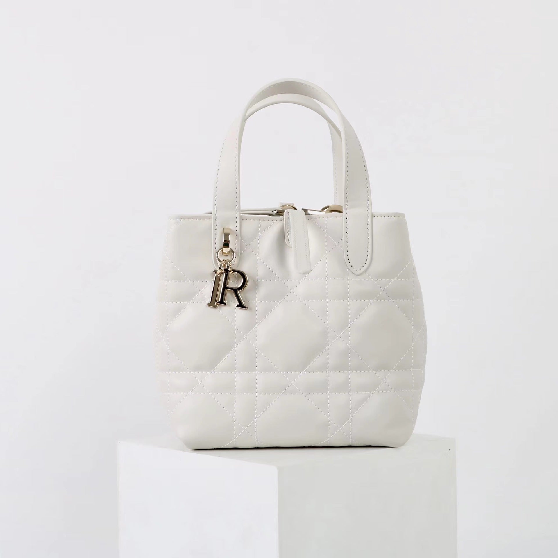 New women’s classic cowhide handbag