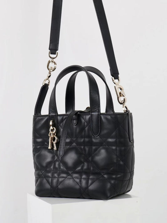 New women’s classic cowhide handbag