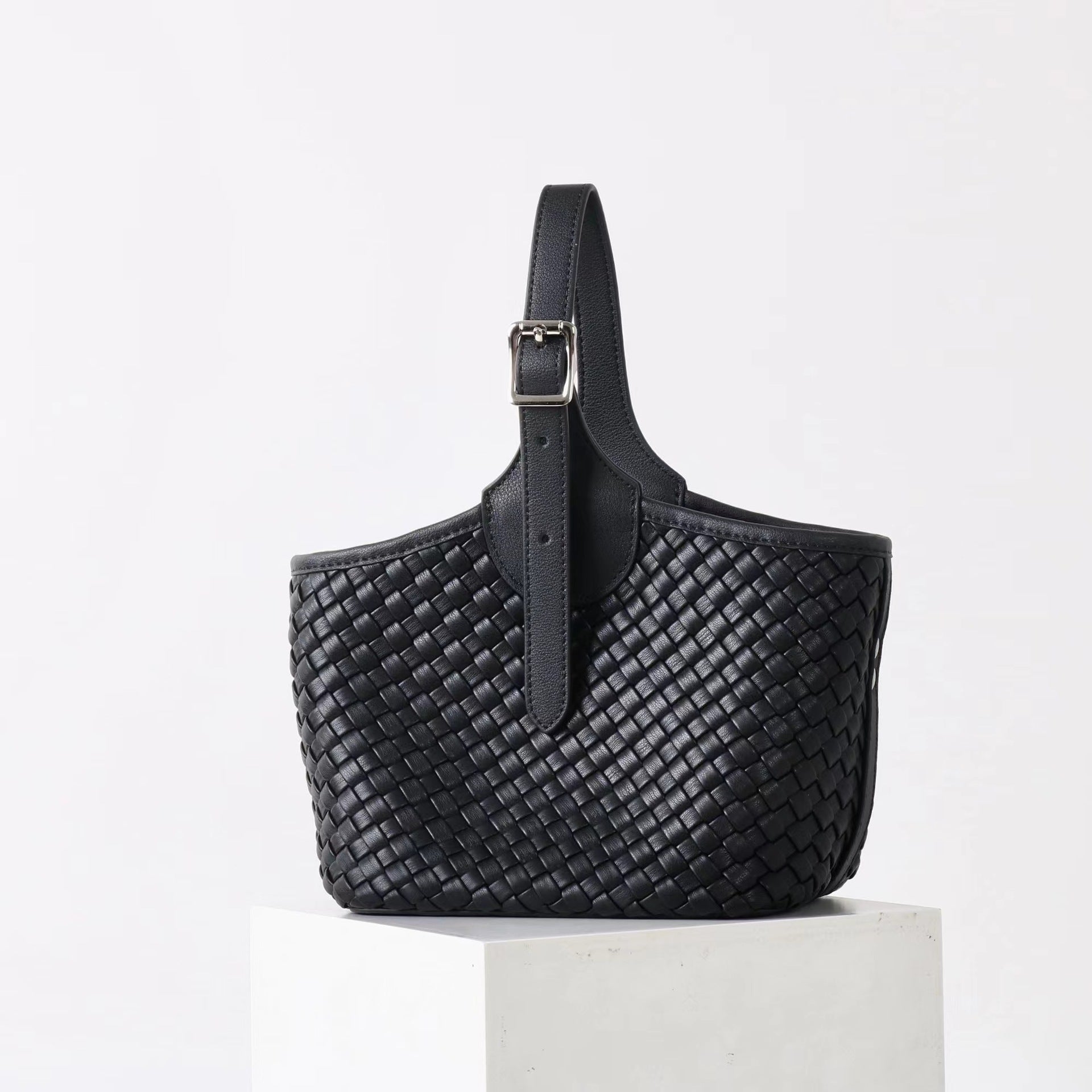 Women’s braided basket bag