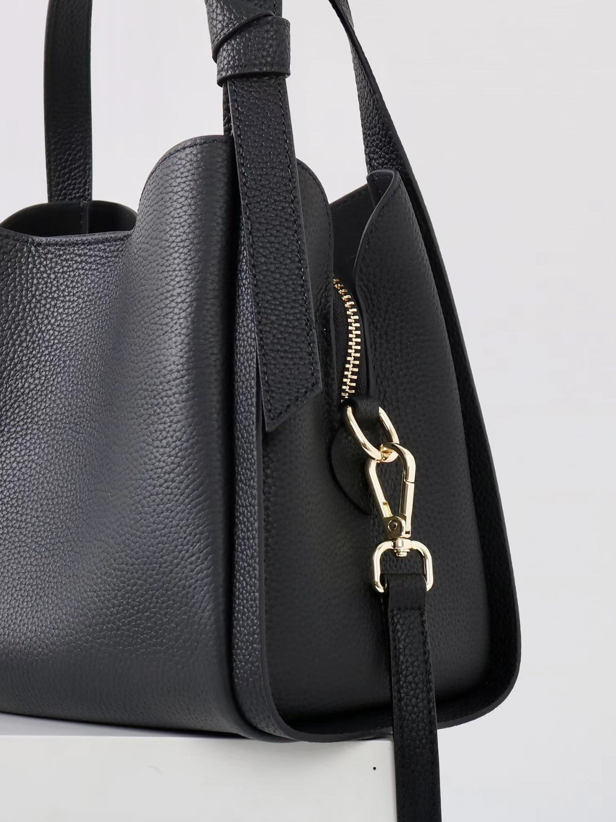 Women’s first-layer handbag