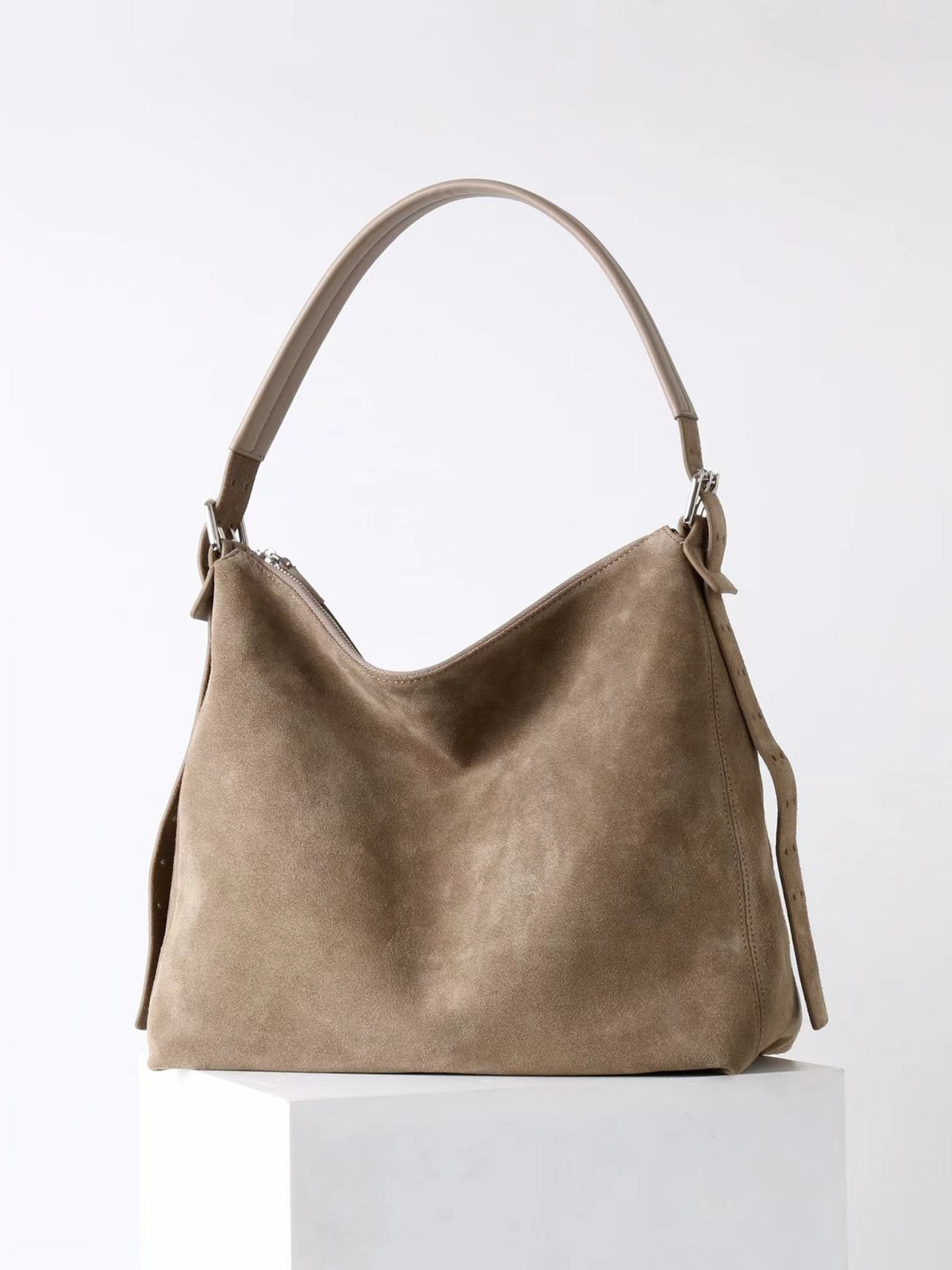 Women’s matte water bucket bag