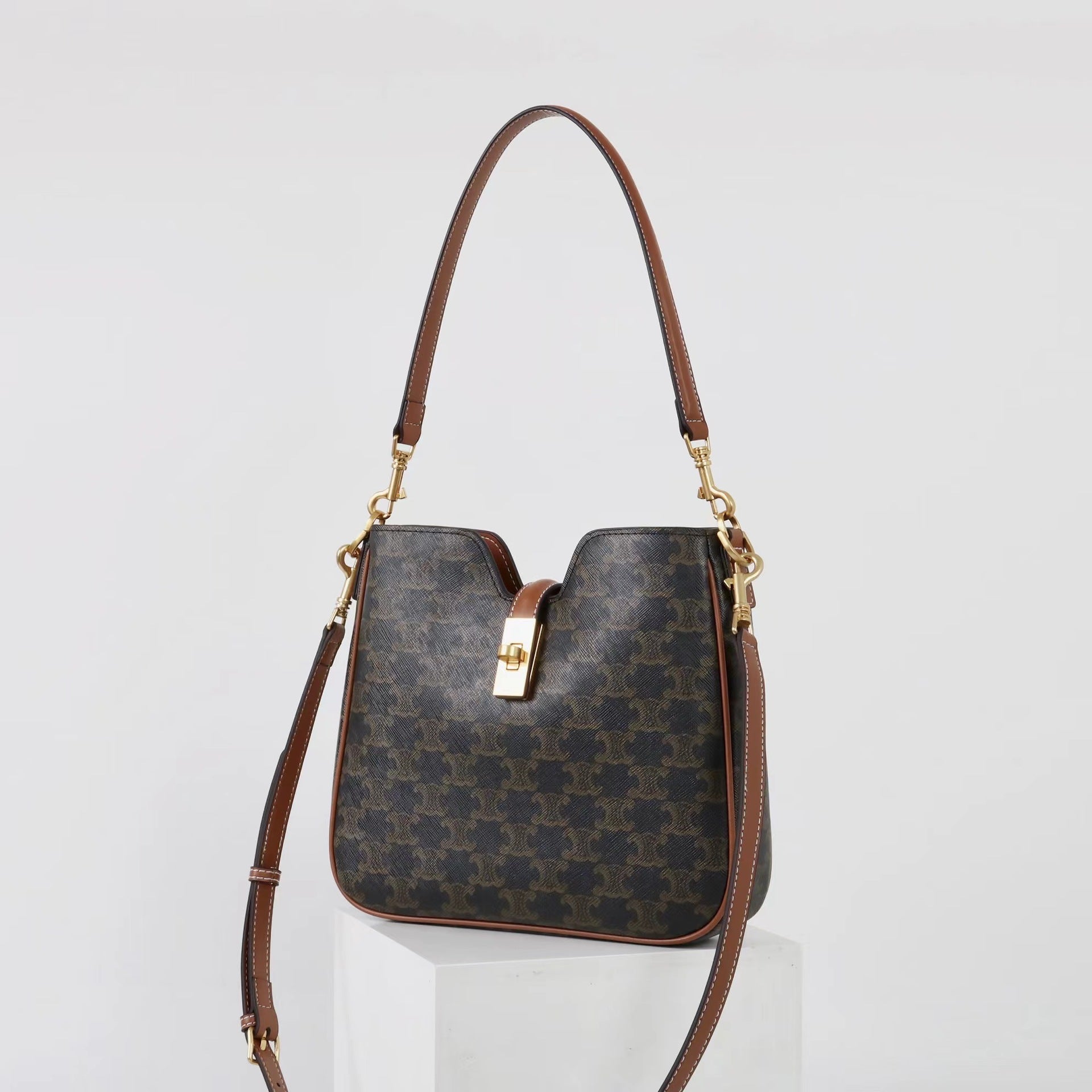 Women’s new clasp handbag